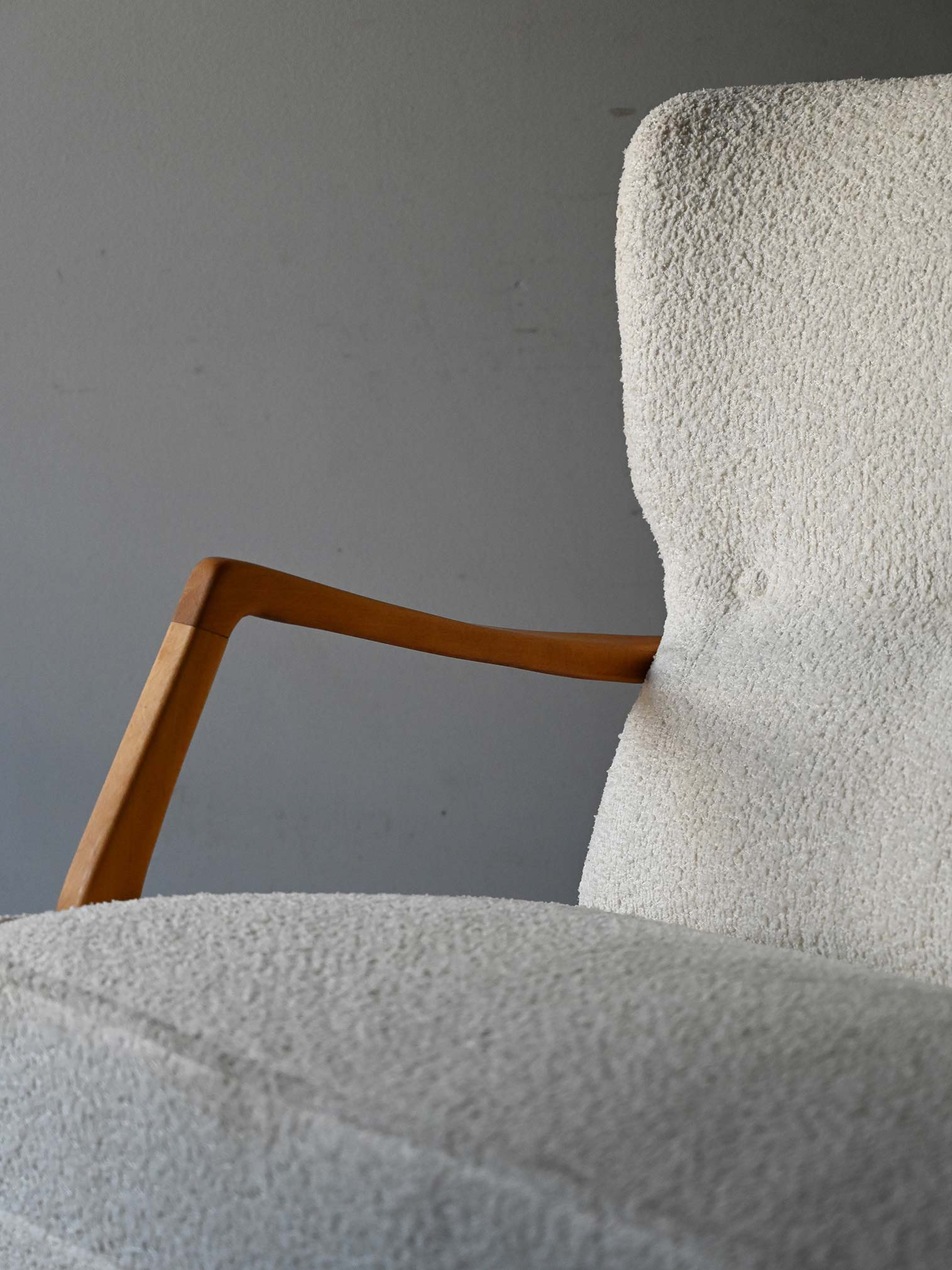 Divano scandinavo vintage con tessuto bouclé 9