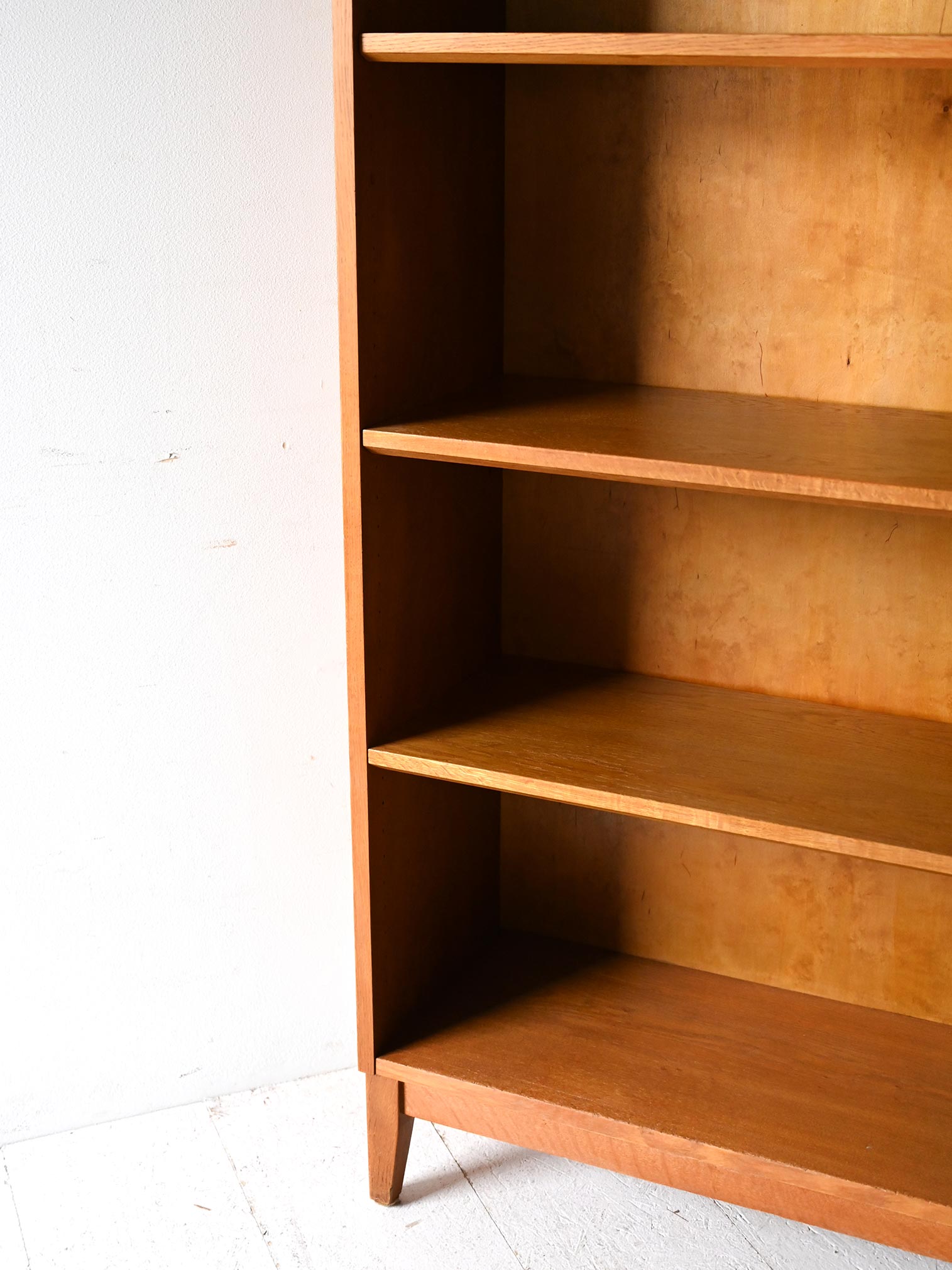 Libreria scandinava vintage in rovere