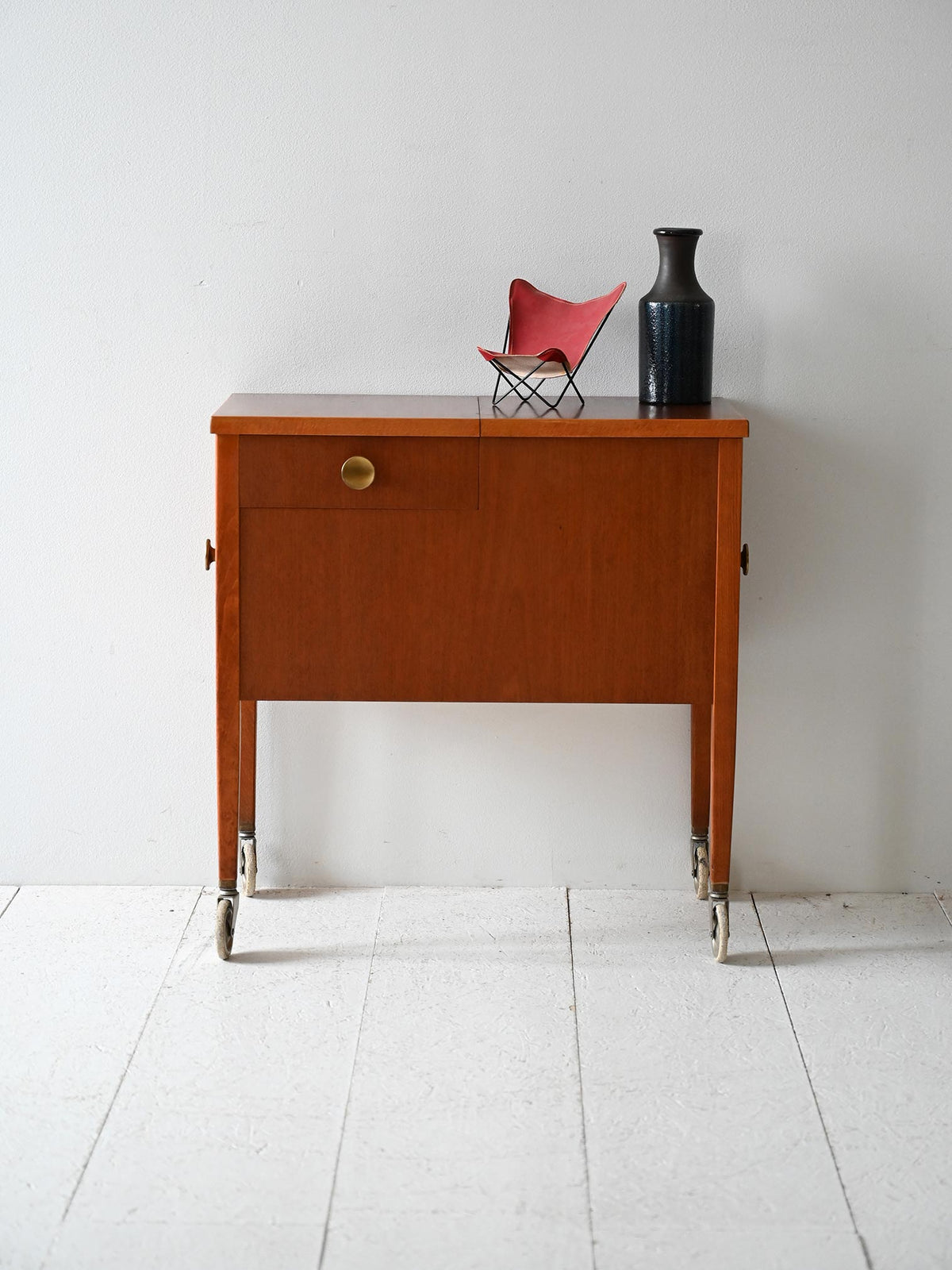 Carrello contenitore vintage scandinavo in mogano
