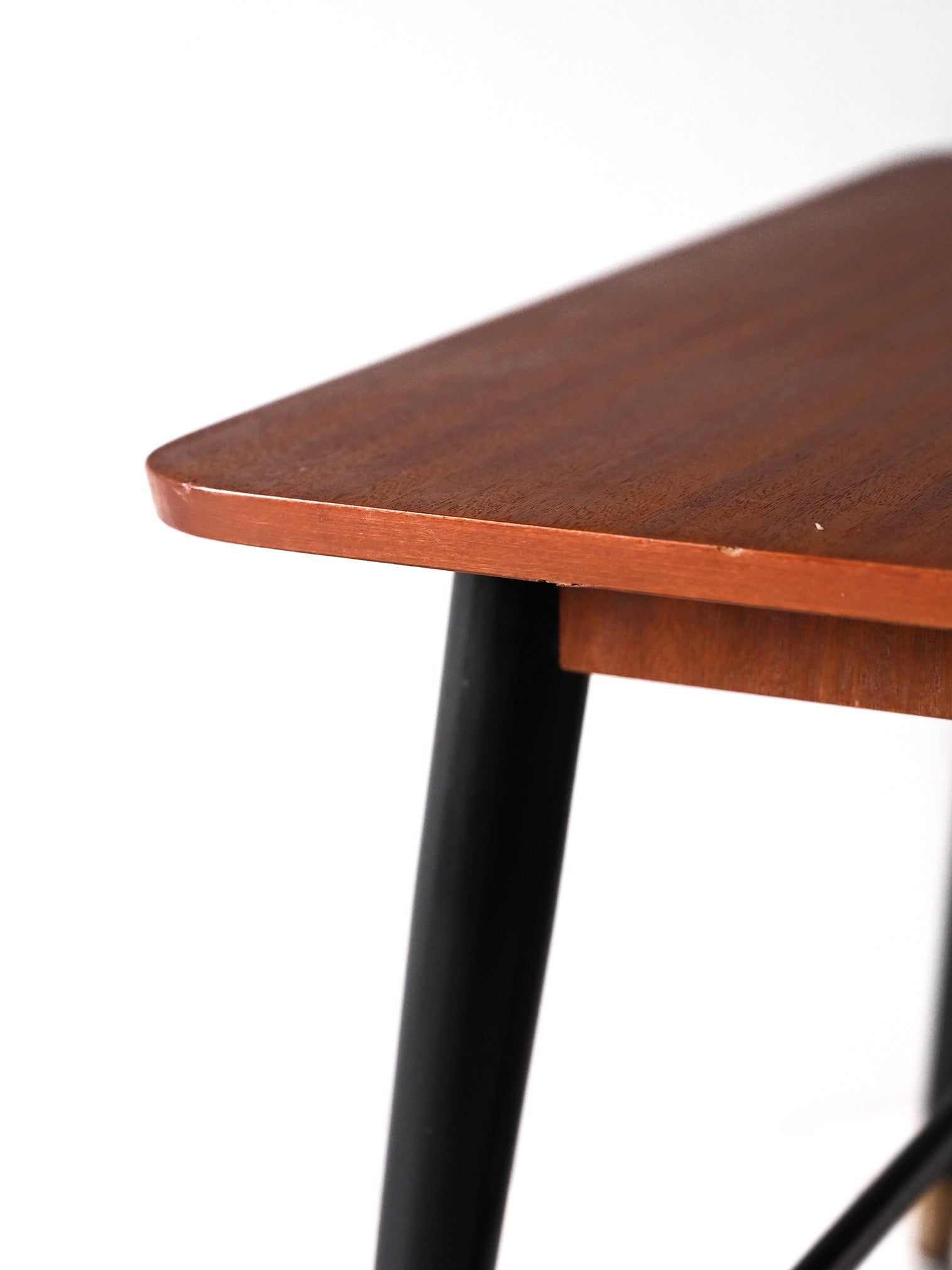 Coffee table scandinavo vintage in teak con rotelle