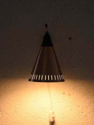 Lampada scandinava con braccio in teak 1