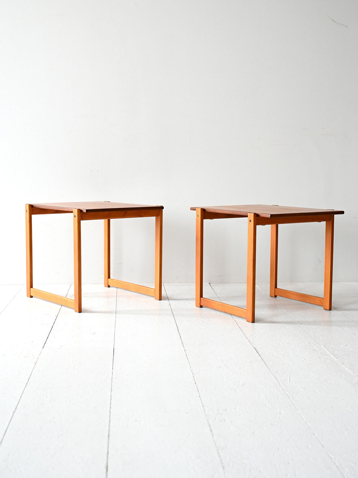 Coppia tavolini scandinavi vintage in teak e faggio 2