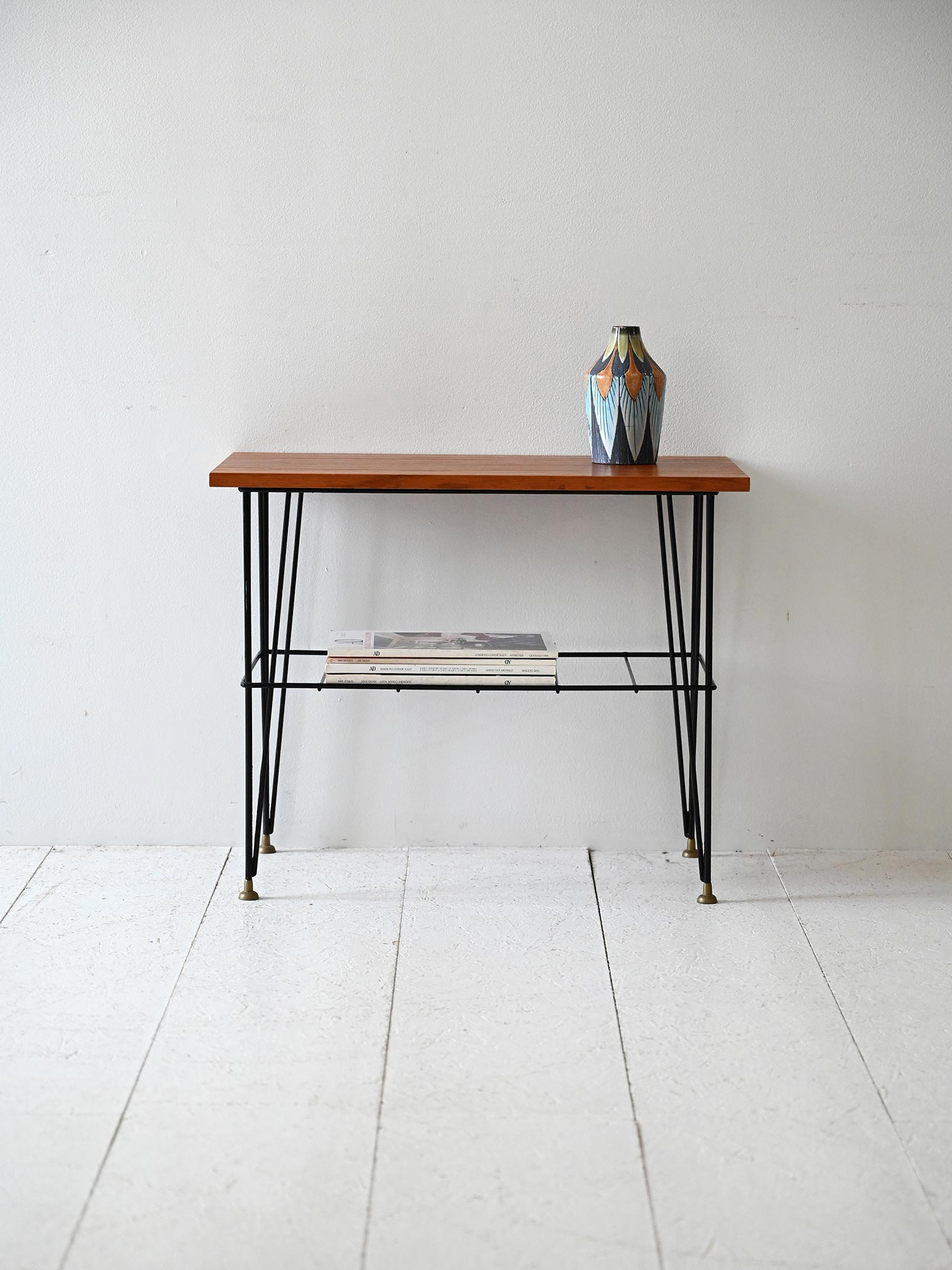 Comodino scandinavo vintage in legno e metallo