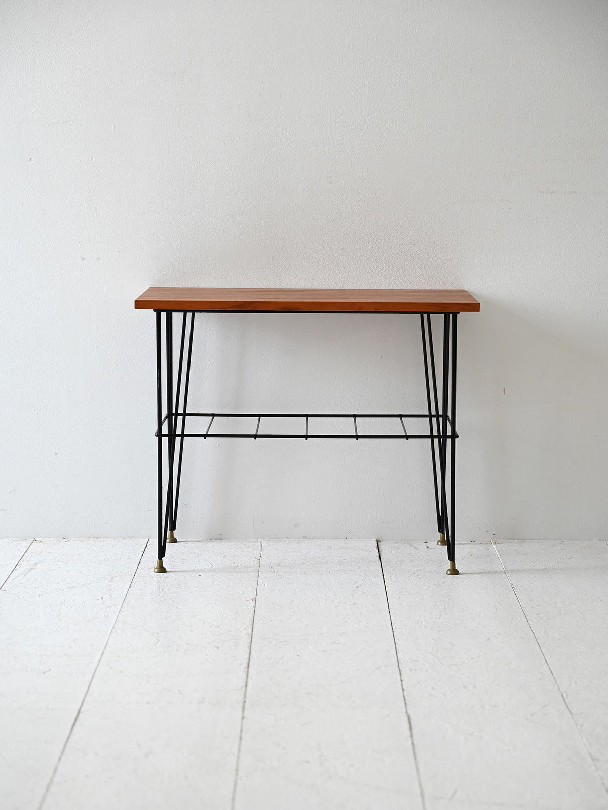 Comodino scandinavo vintage in legno e metallo 1