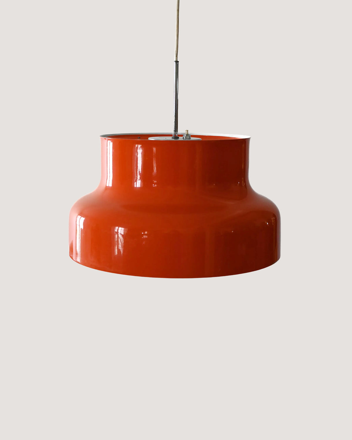 Lampadario rosso “Bumlingen” di Anders Pehrson