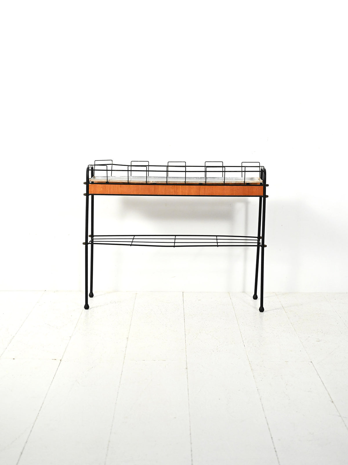 Portafiori scandinavo in metallo nero e teak 1