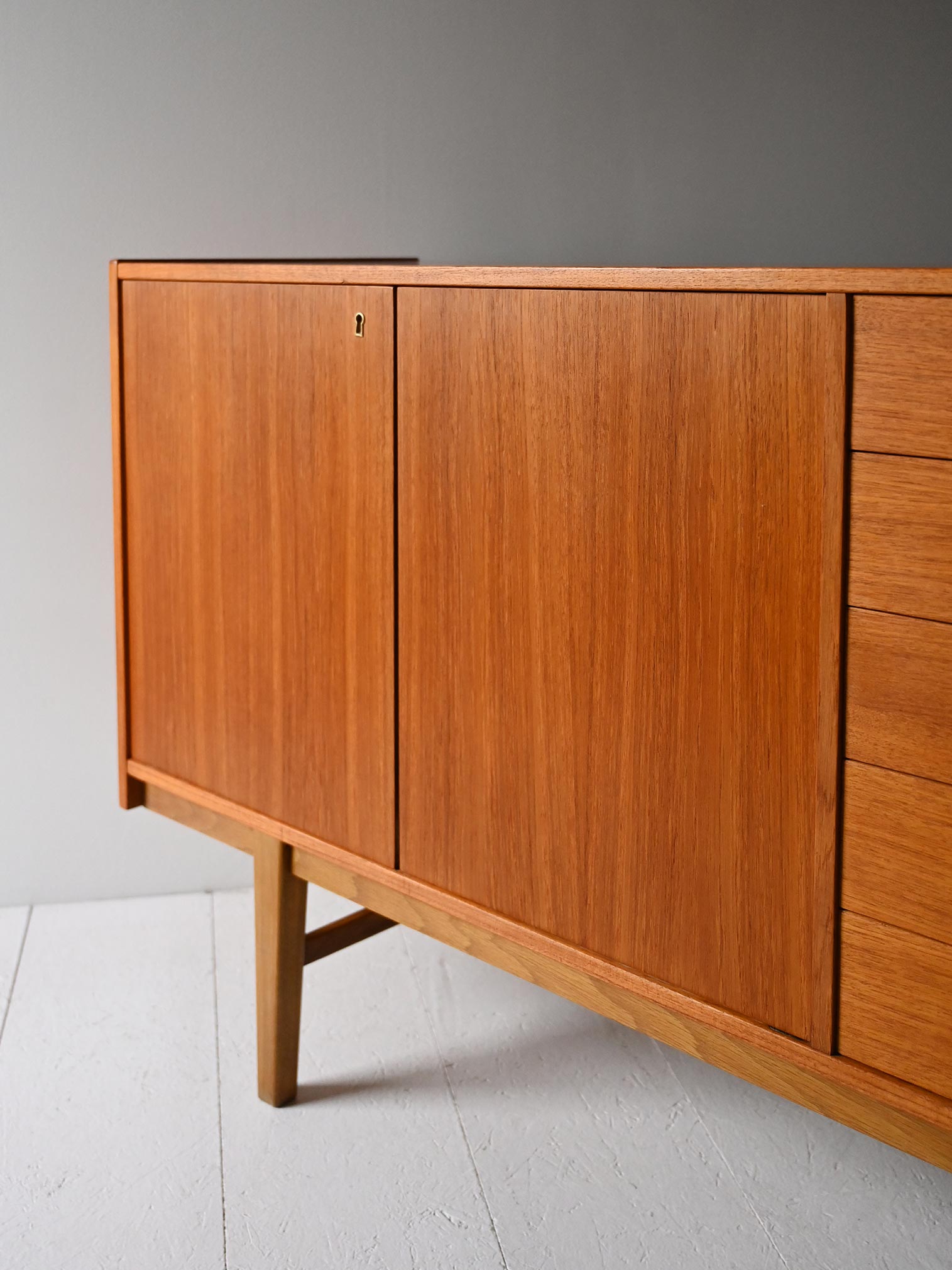 Sideboard scandinavo in teak anni ’60