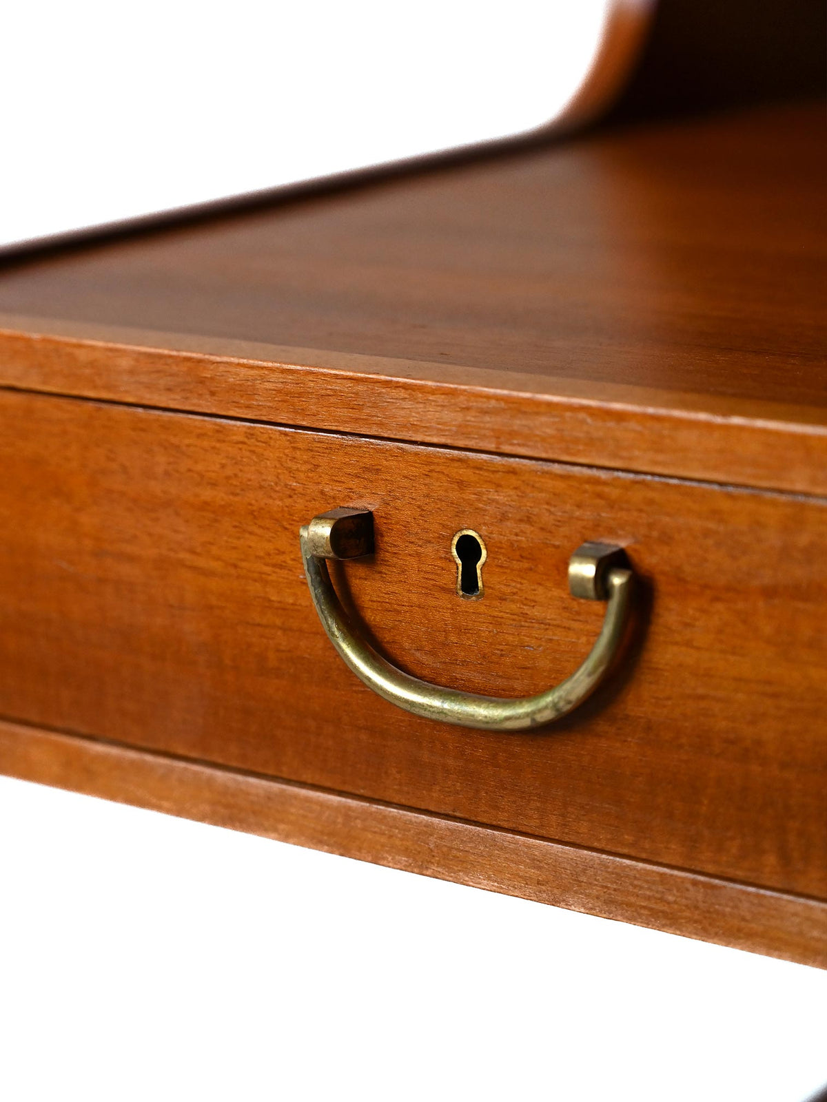 Comodini scandinavi anni '60 con piano doppio 6