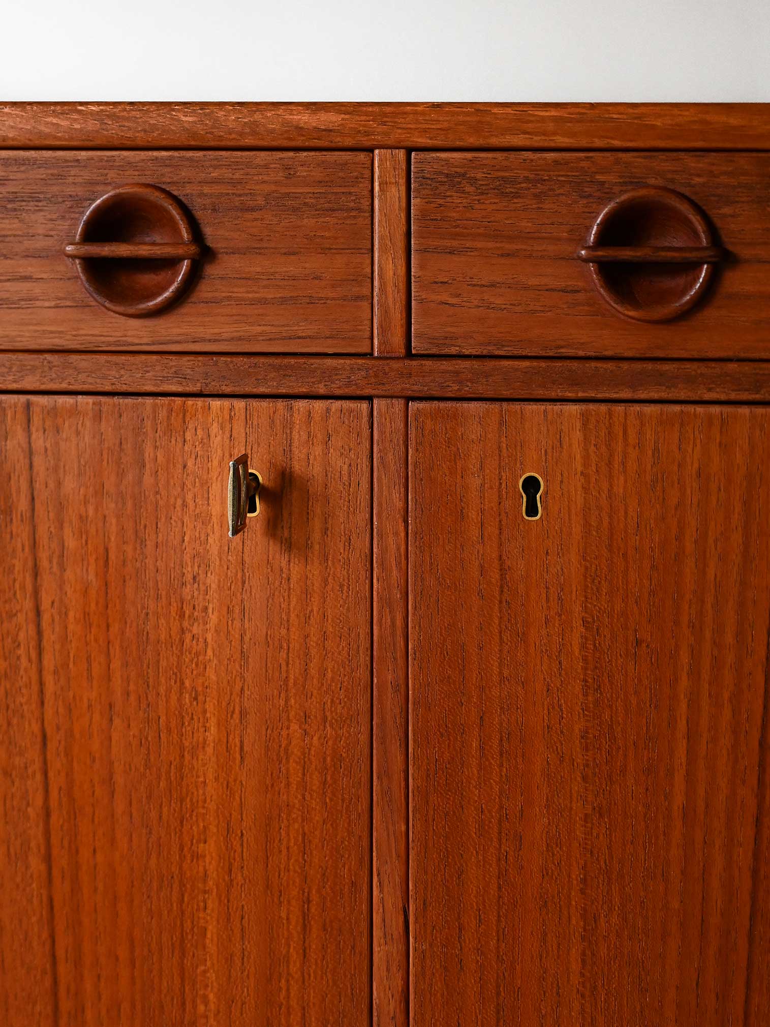 Sideboard scandinavo con ante a battente 7
