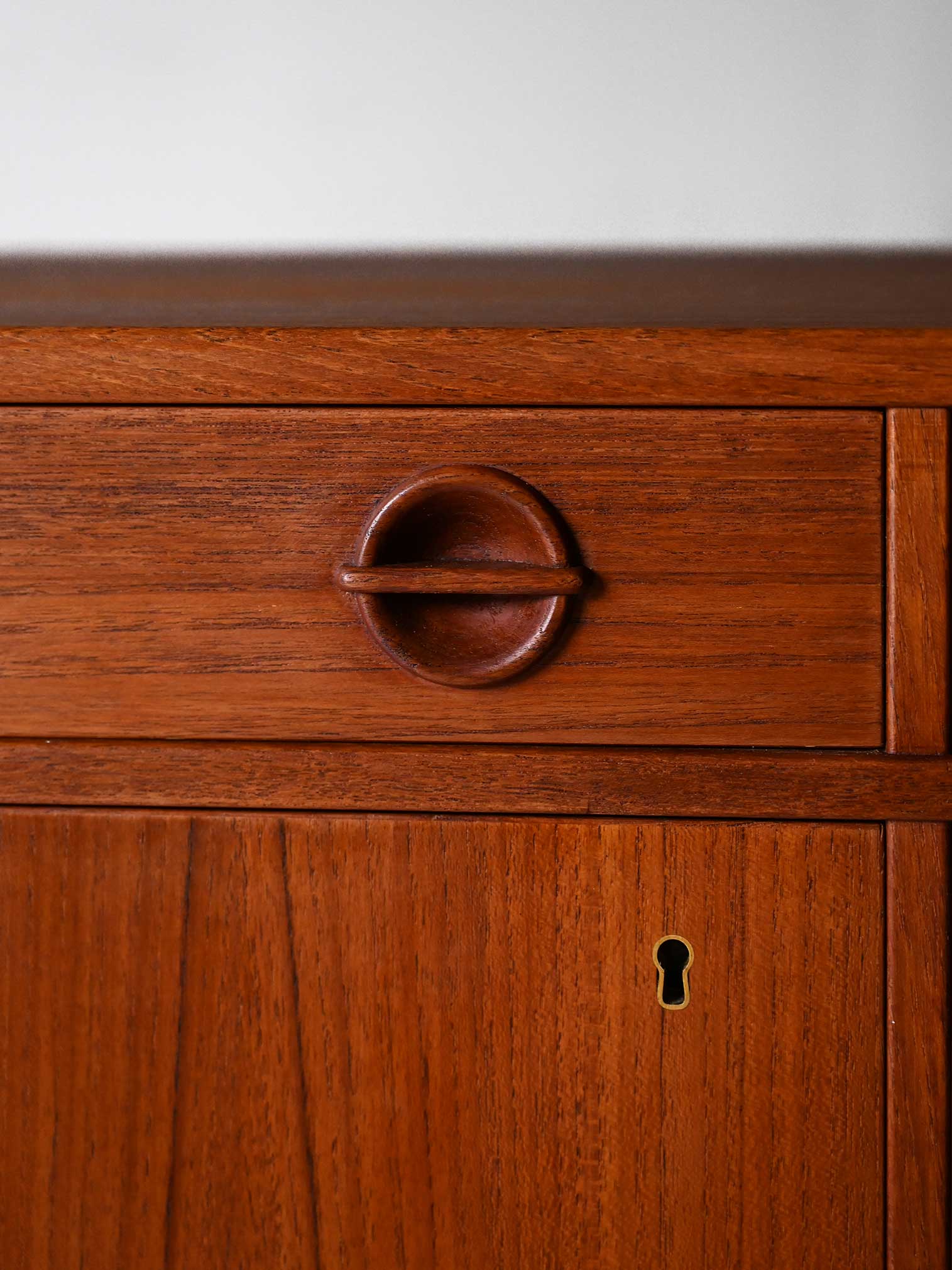 Sideboard scandinavo con ante a battente 10