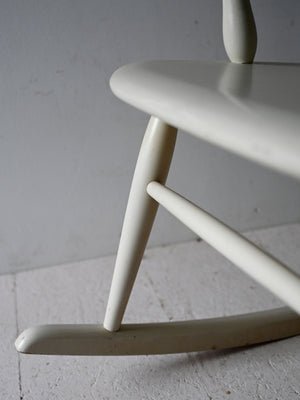 Sedia a dondolo scandinava Mid-Century 7