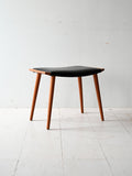Sgabello vintage in legno e pelle