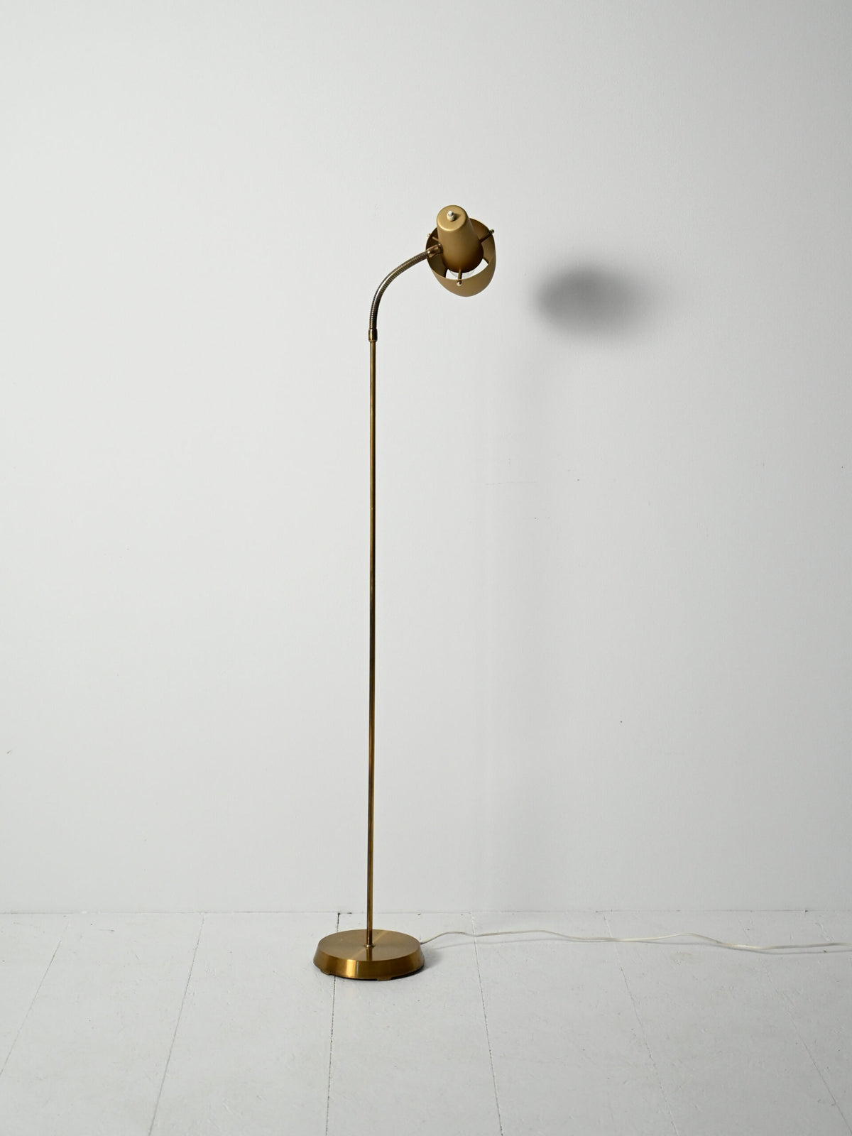 Lampada da terra scandinava anni ’50/’60 in ottone 3