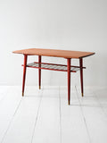 Coffee table scandinavo vintage con mensola in metallo 2