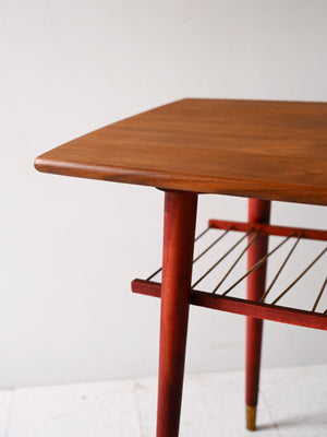 Coffee table scandinavo vintage con mensola in metallo 3