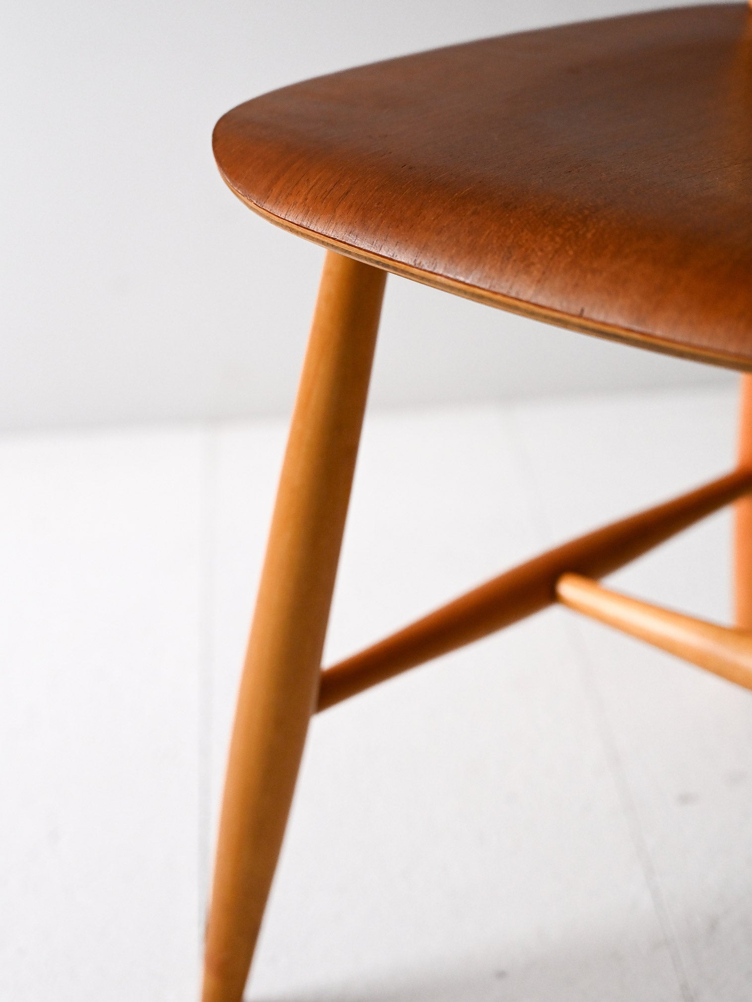 Coppia di sedie scandinave anni 50/60 in faggio e teak tipo Pinstol
