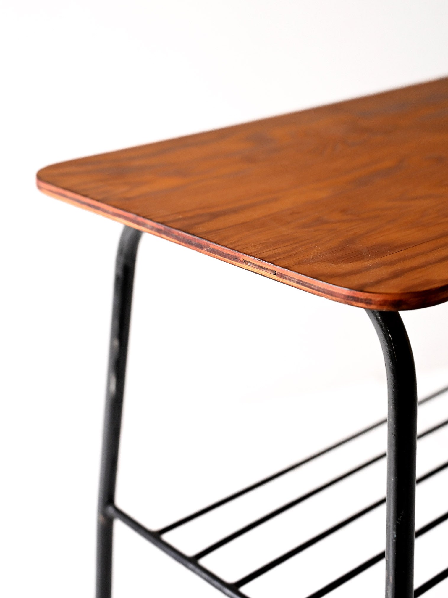 Coffee table scandinavo vintage con struttura in metallo 4