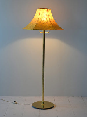 Lampada vintage con paralume giallo 1