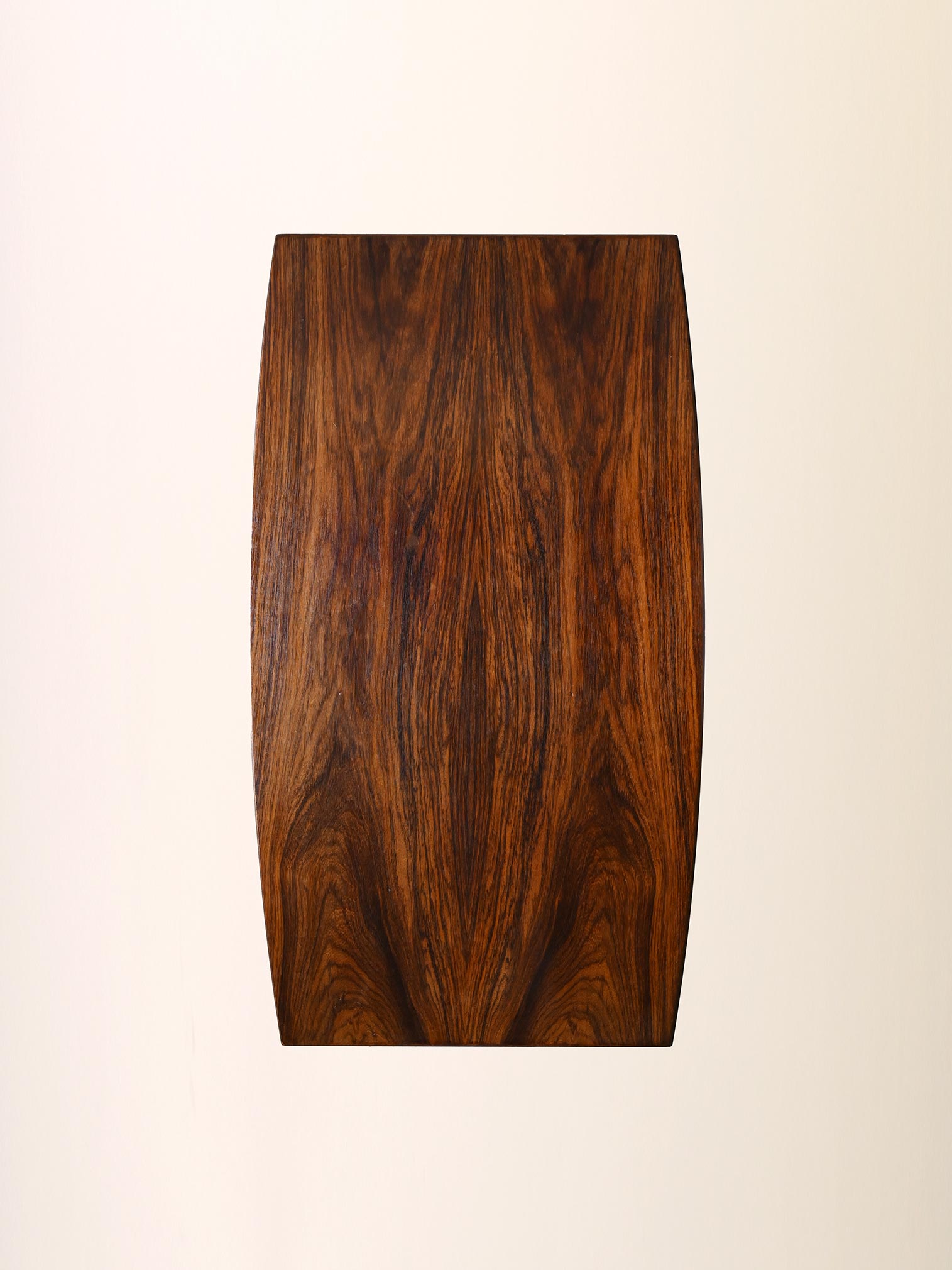 Tavolino scandinavo con gambe nere 9