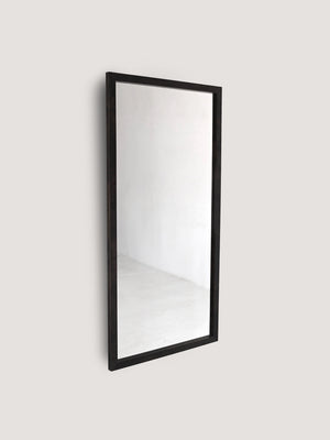 Specchio scandinavo con cornice in legno