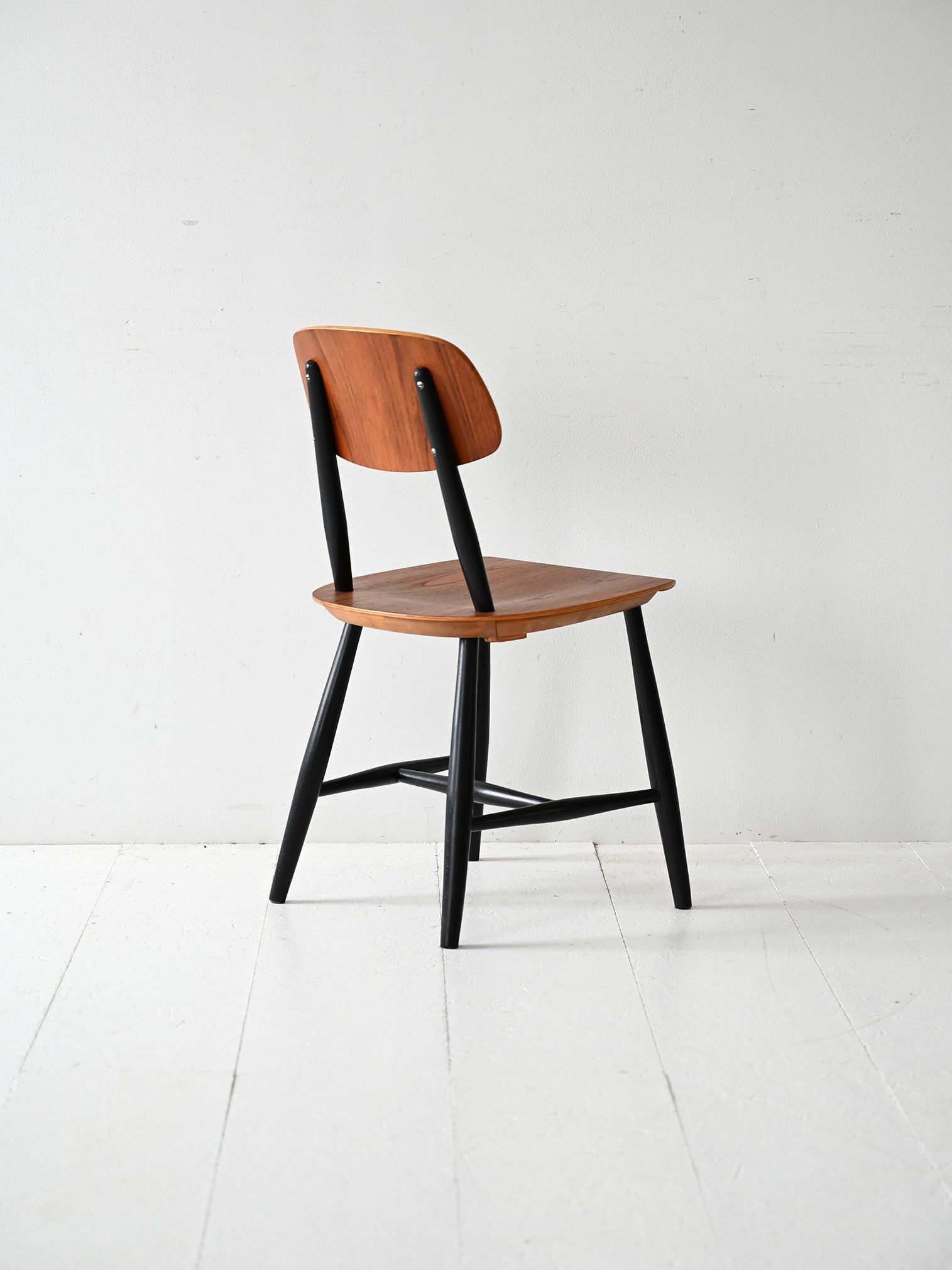 Sedia scandinava vintage con struttura nera 2