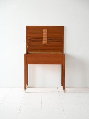 Mobiletto scandinavo anni '50 in teak con scomparti 2
