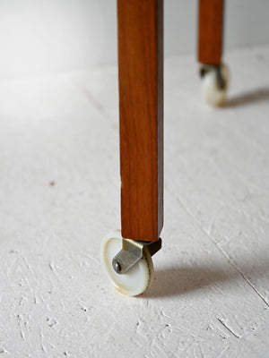 Mobiletto scandinavo anni '50 in teak con scomparti 6
