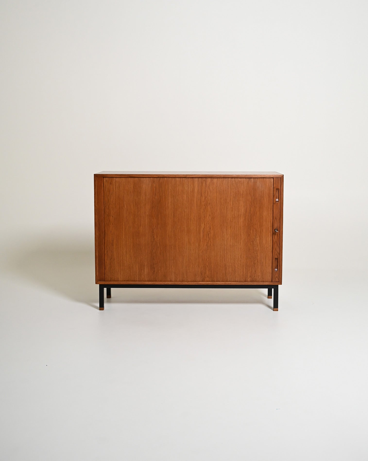 Cabinet scandinavo in rovere con chiudura a rullo, anni '60
