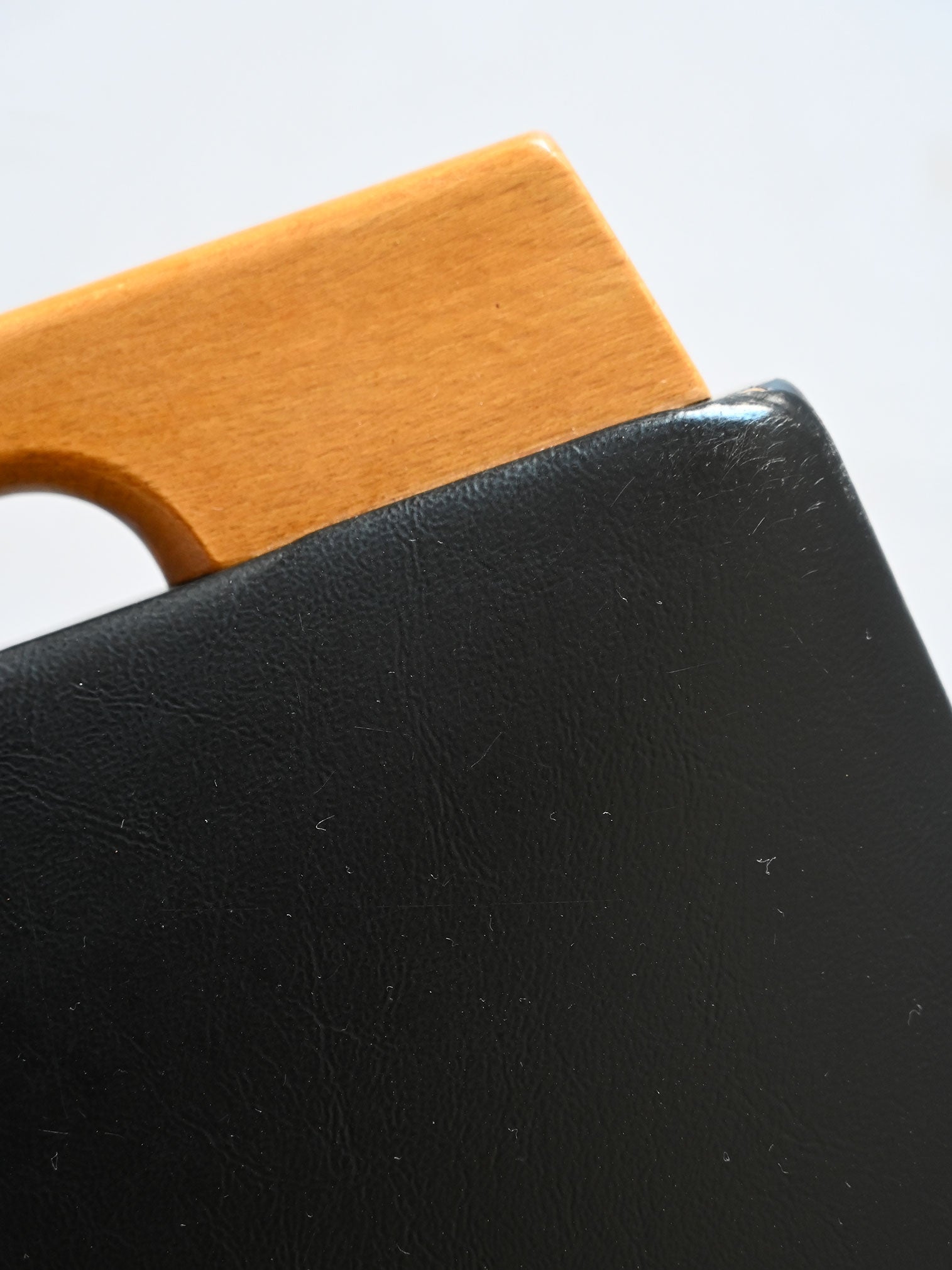 Sgabello vintage in legno e pelle 3