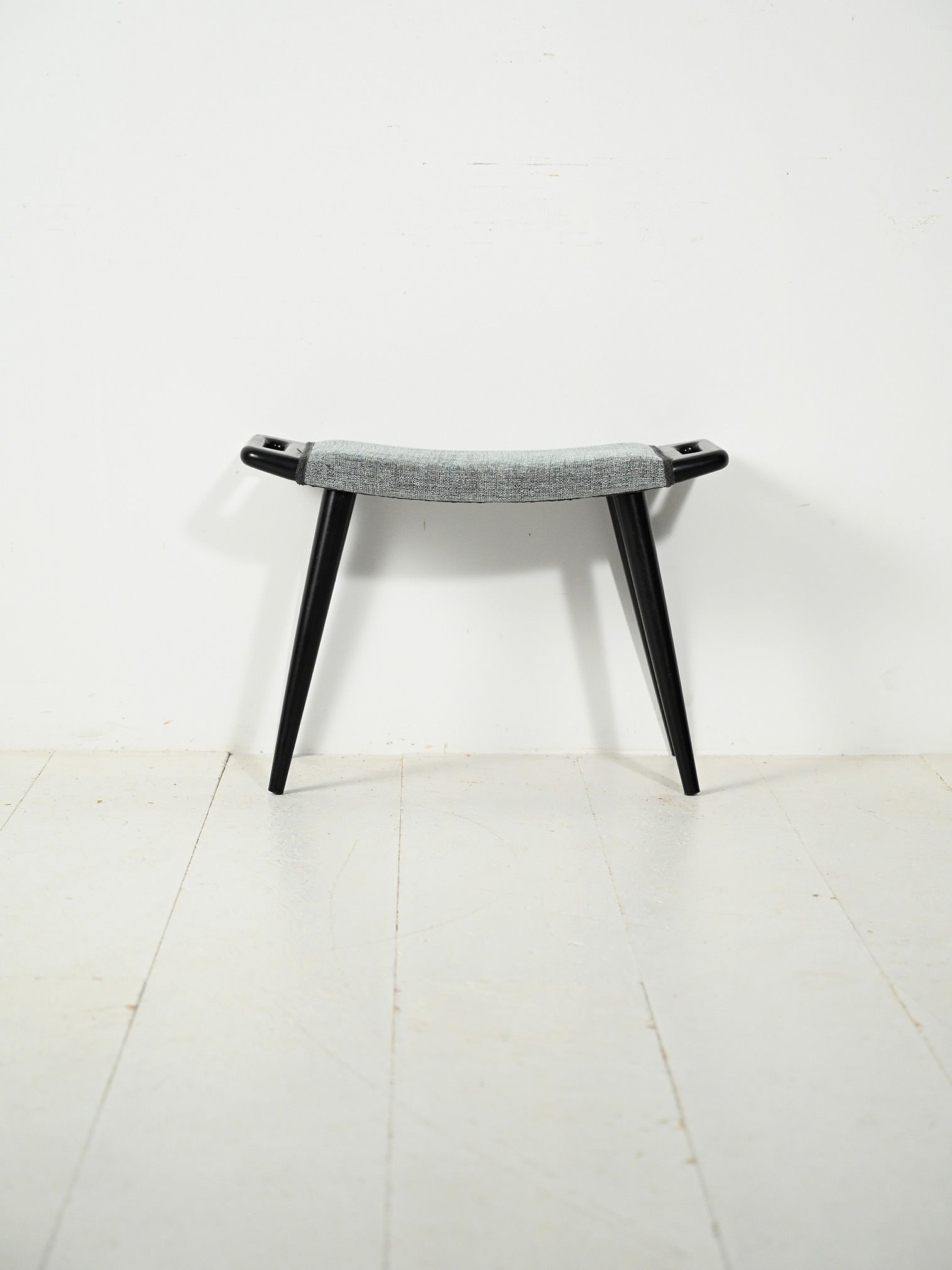 Sgabello scandinavo anni ’60 laccato nero 1