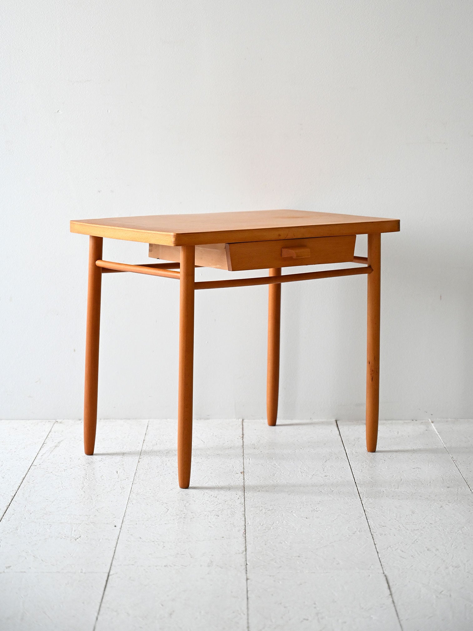 Comodino scandinavo anni ’60 in legno di faggio 2