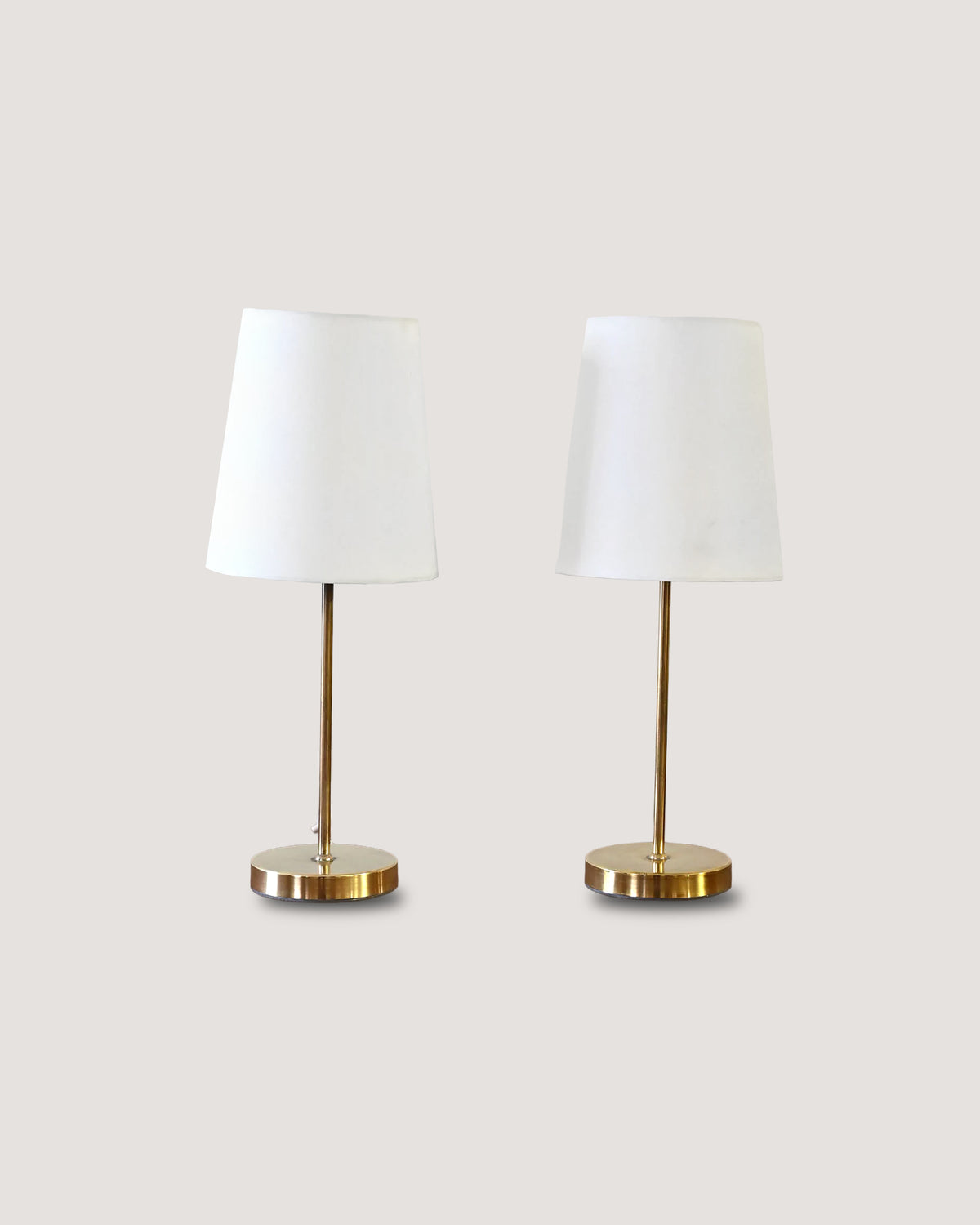 Coppia di abat-jour scandinave in ottone