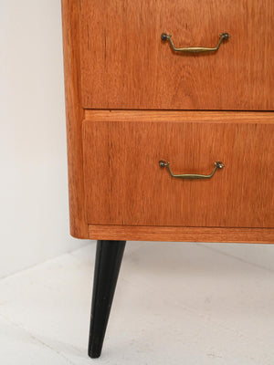 Cassettiera scandinava in teak con gambe nere 5