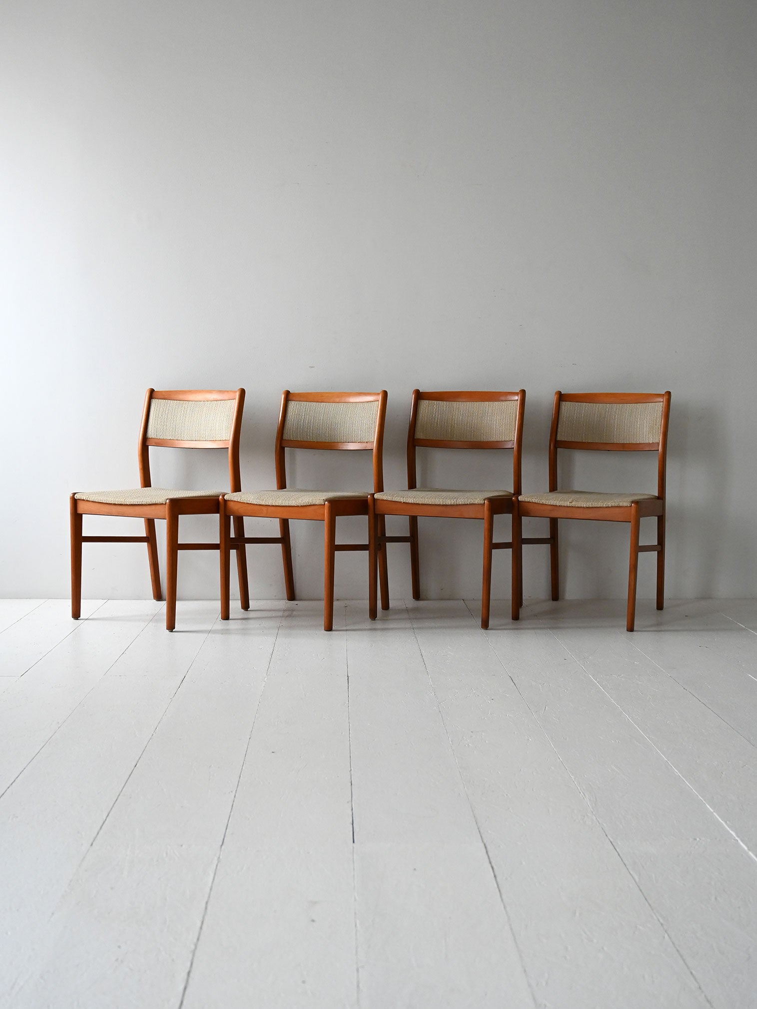 Set di 4 sedie scandinave anni 60 in teak con tappezzeria beige