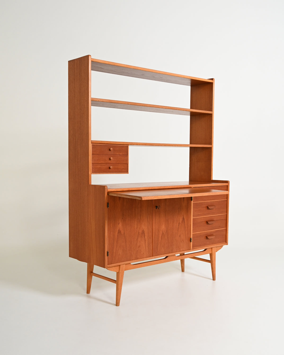 Libreria scandinava con con cabinet, anni '60