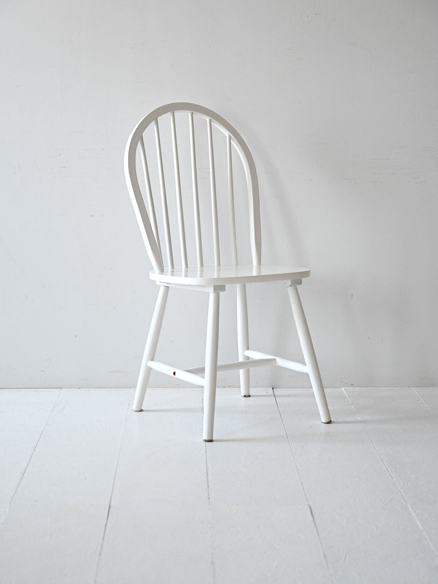 Set di 4 sedie scandinave bianche 1