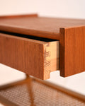 Comodino scandinavo in teak con mensola in paglia di Vienna, anni ’50 8