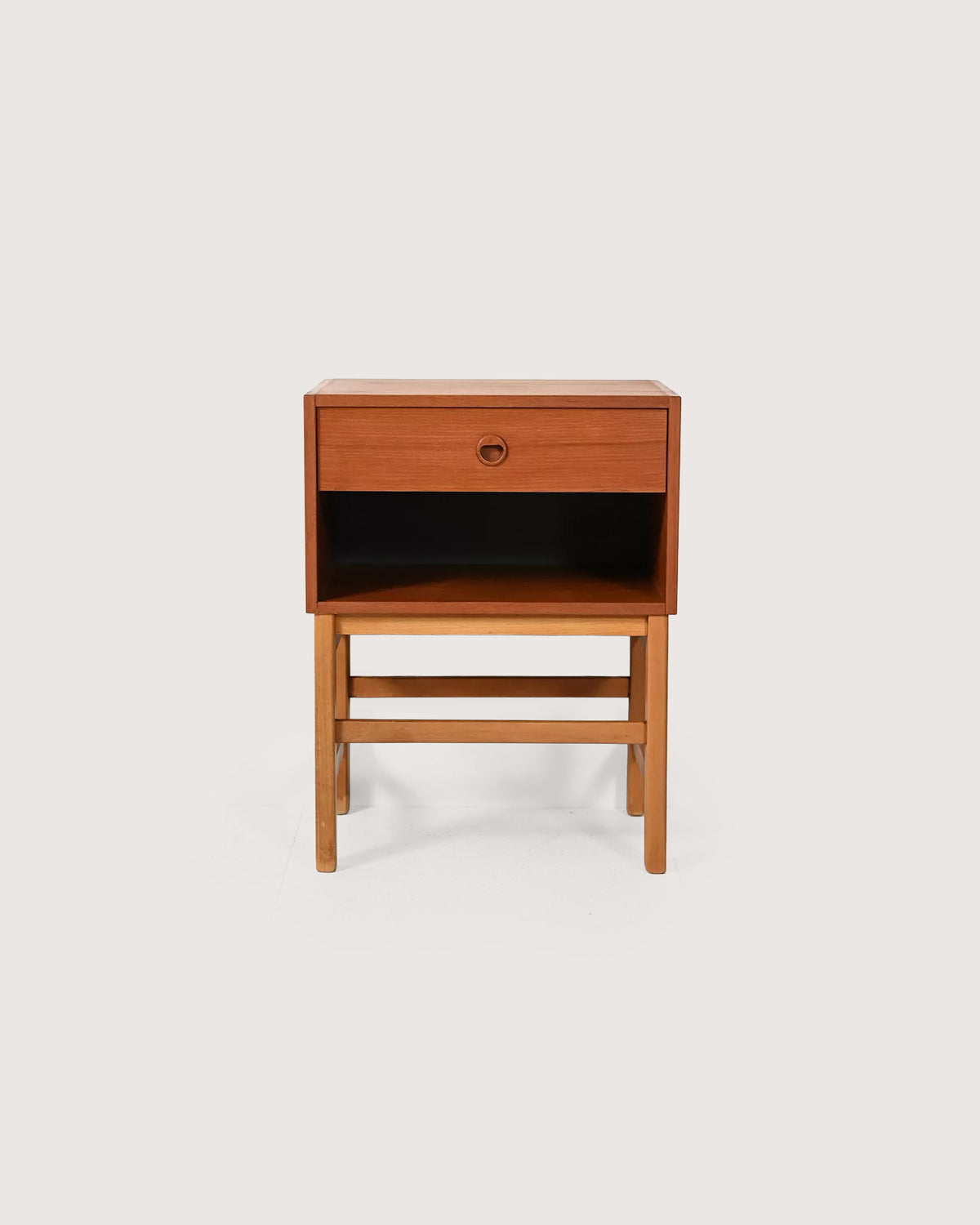 Comodino scandinavo cubico in teak anni Sessanta