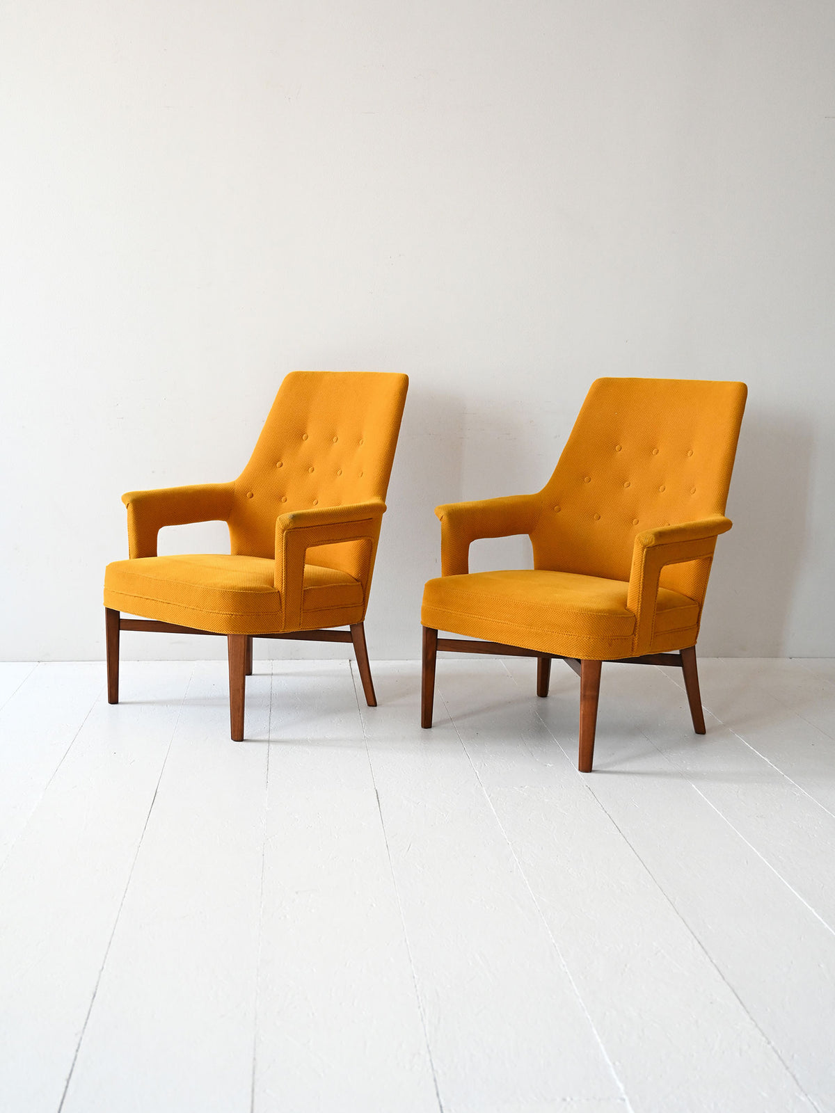 Coppia di poltroncine scandinave vintage anni '50 gialle 2