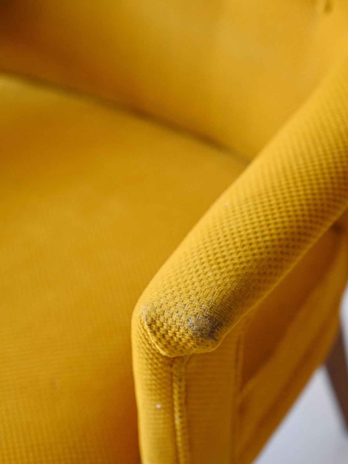 Coppia di poltroncine scandinave vintage anni '50 gialle 6