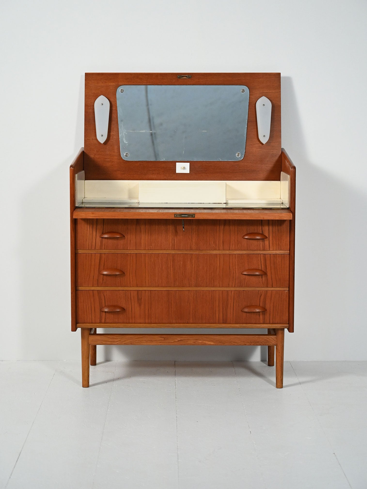 Toeletta con cassettiera scandinava in teak anni 50/60
