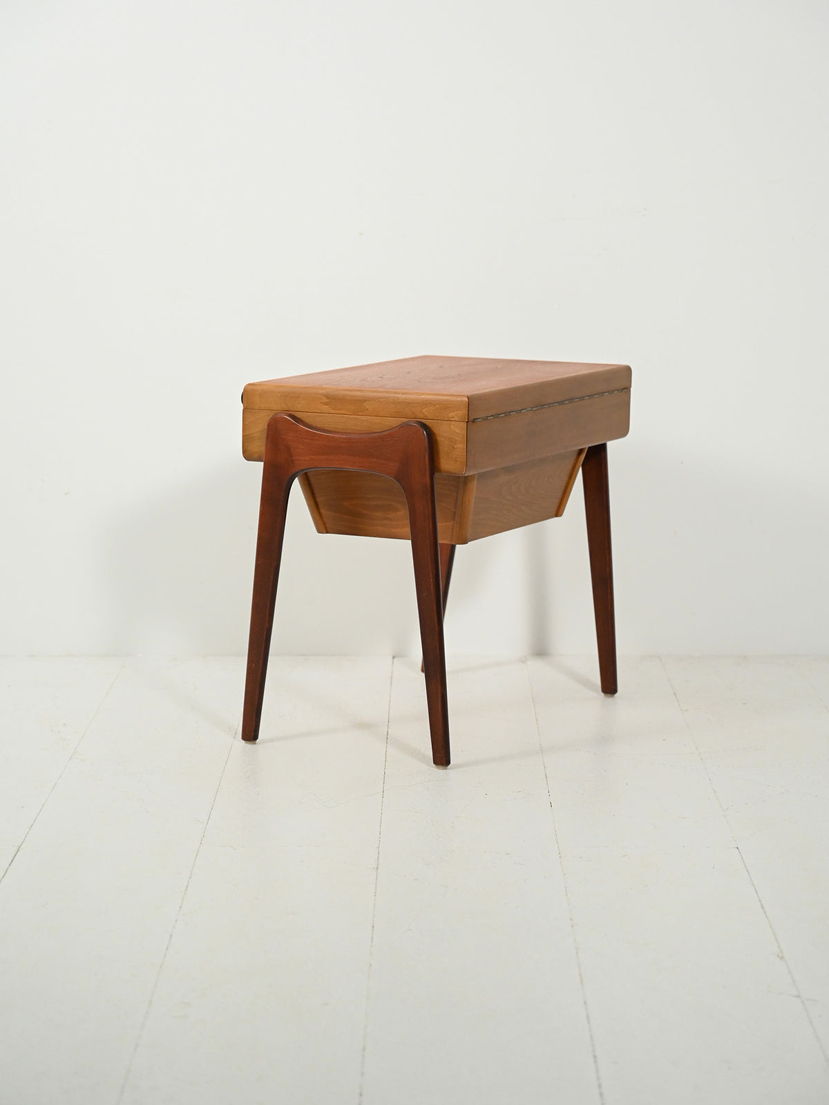 Tavolino portalana scandinavo in teak e rovere 5