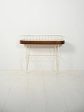 Portafiori scandinavo ovale in metallo e teak 1