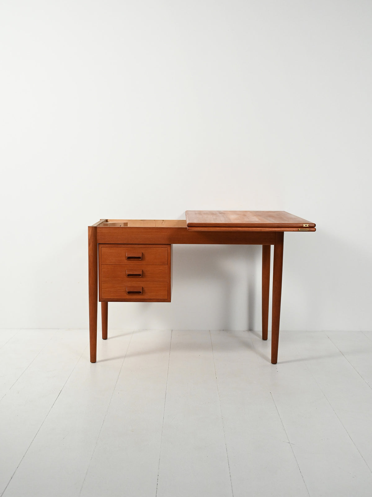 Scrivania scandinava di Børge Mogensen con piano “flip-top” 3