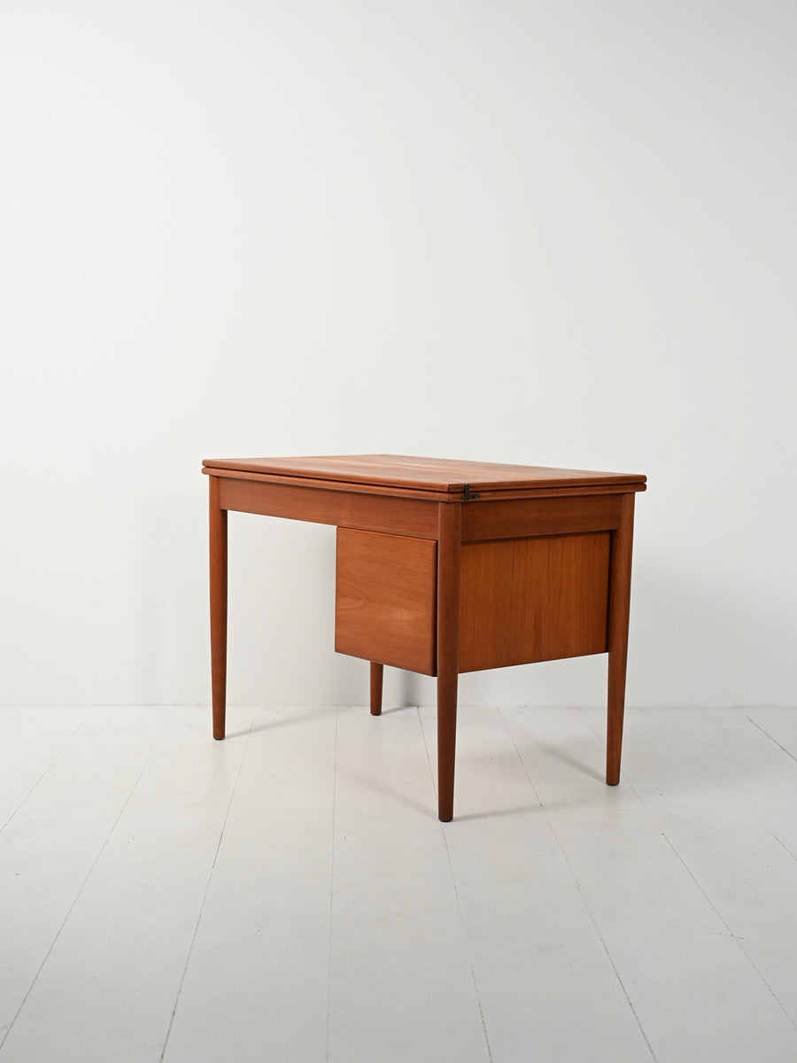 Scrivania scandinava di Børge Mogensen con piano “flip-top”