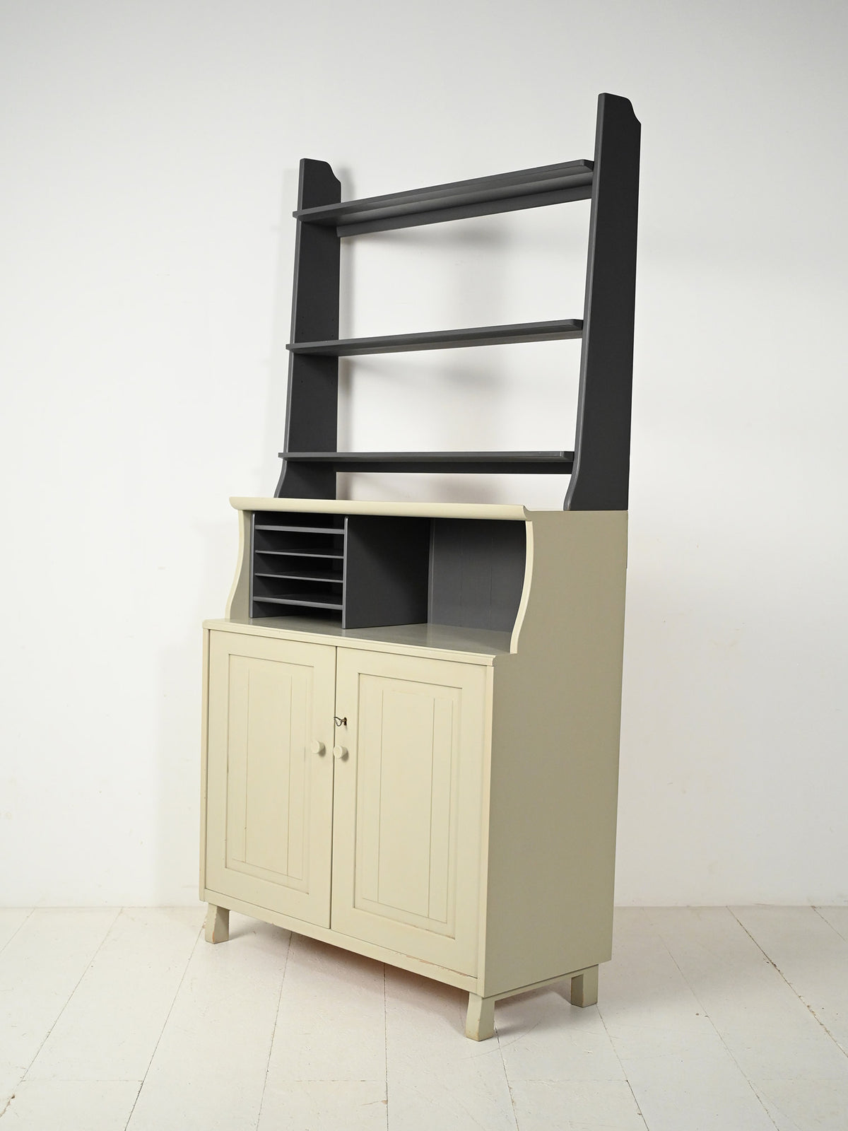 Cabinet con ripiani a vista “Visingsö” di Carl Malmsten per Svensk Fur, anni ’50 4
