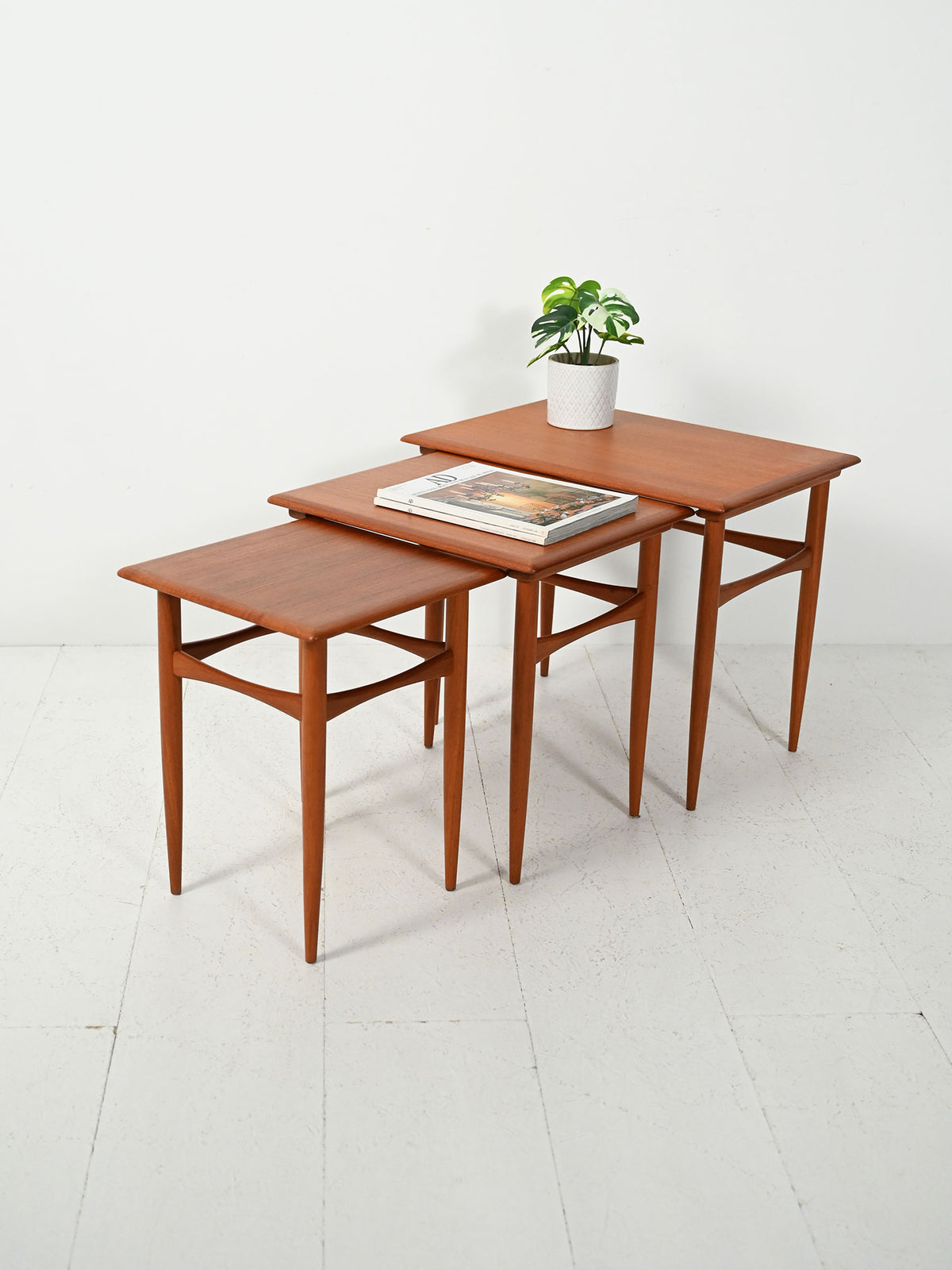 Tavolini ad incastro scandinavi anni 50–60 in teak