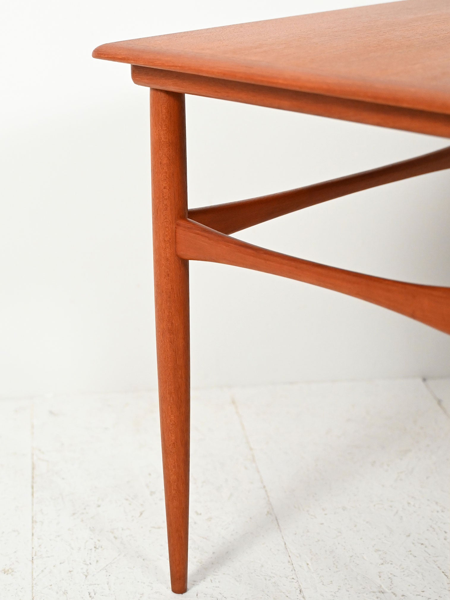 Tavolini ad incastro scandinavi anni 50–60 in teak