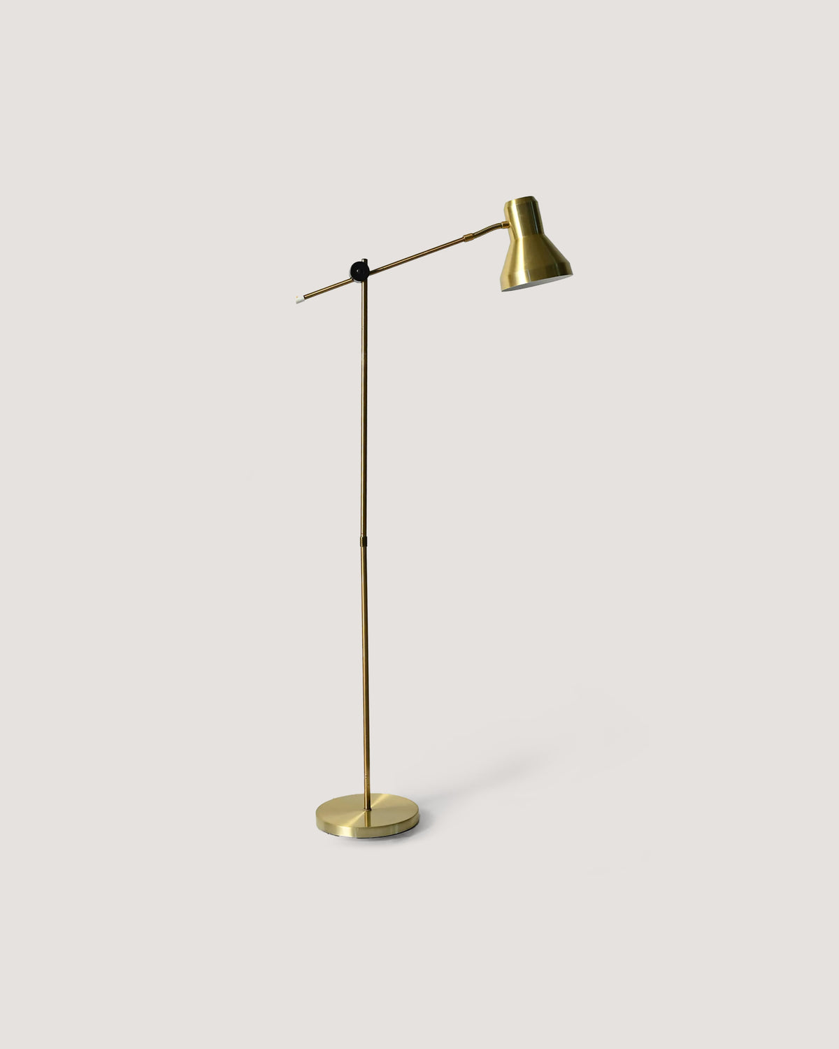 Lampada da terra scandinava in ottone con braccio regolabile