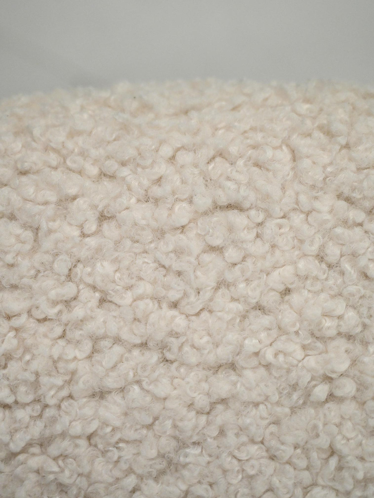 Set di quattro sedie scandinave in lana bouclé 8